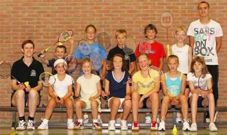 Oefenen op de kneepjes van badminton