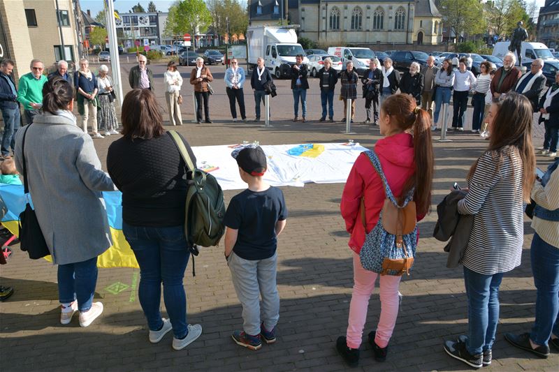 Oekraïense vrouwen getuigen tijdens stiltecirkel