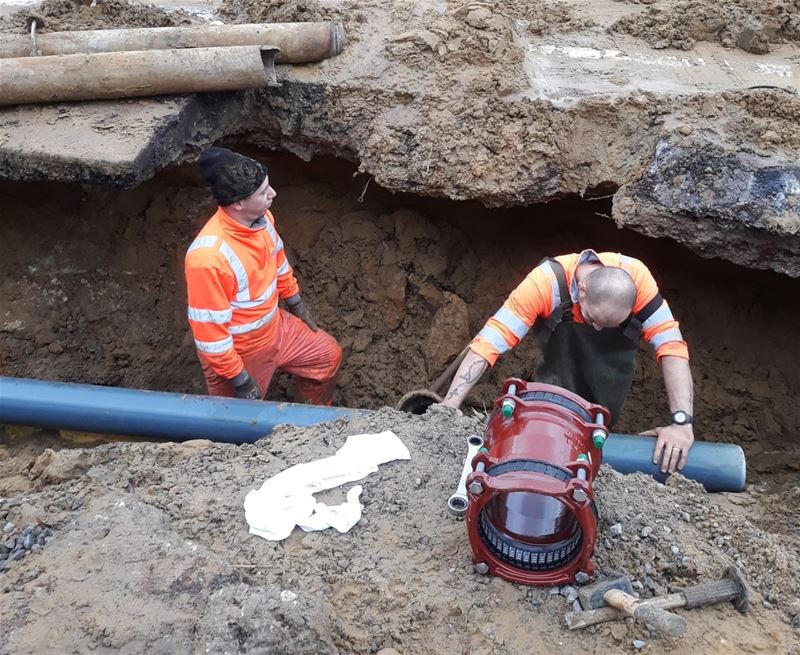 Ondergrond is weggespoeld door waterlek in Boekt