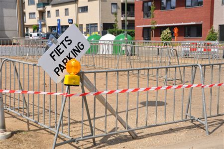 Ook arbeiders en schoonmaaksters in de weer