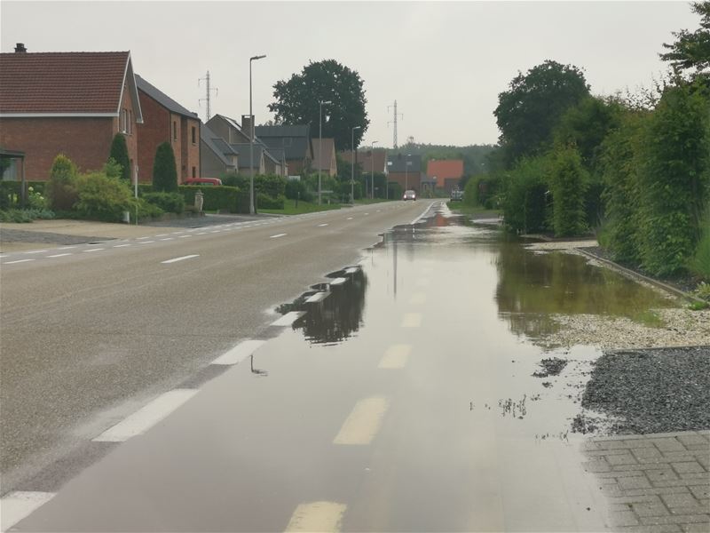 Ook in de Nieuwstraat veel water