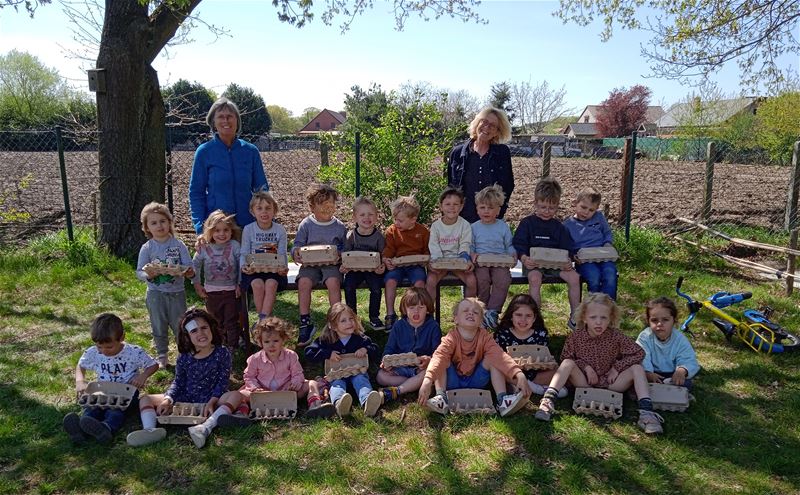 Ook in Ubbersel maakten ze zaadbommetjes