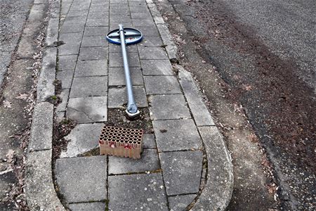 Ook verkeersborden werden niet gespaard