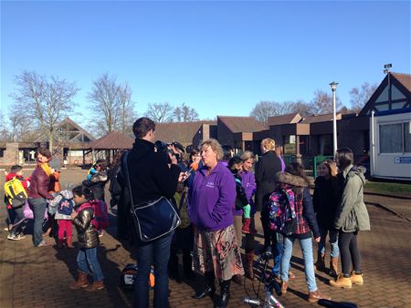 Opluchting aan de schoolpoort