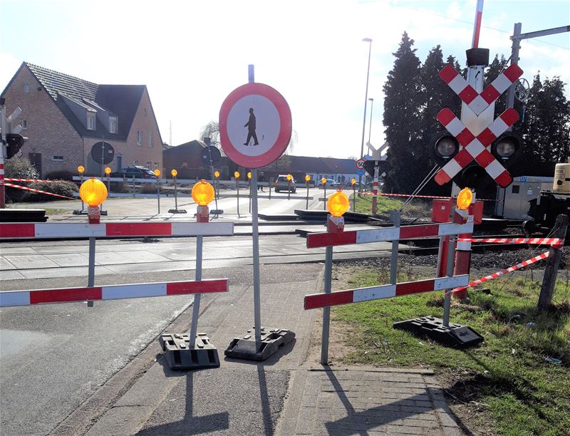 Overweg aan de Staintonstraat is afgesloten