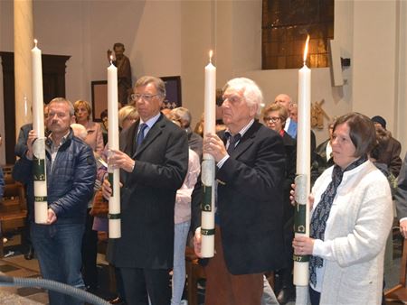 Paasviering in kerk van Viversel