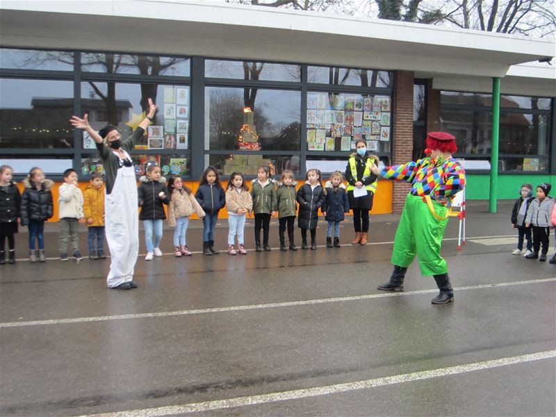 Pagadder: vorige maand kunstenaar nu circusartiest