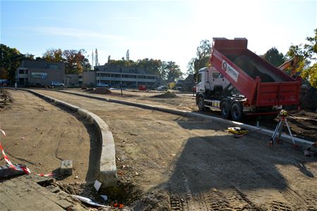 Parking en bushaltes worden aangelegd