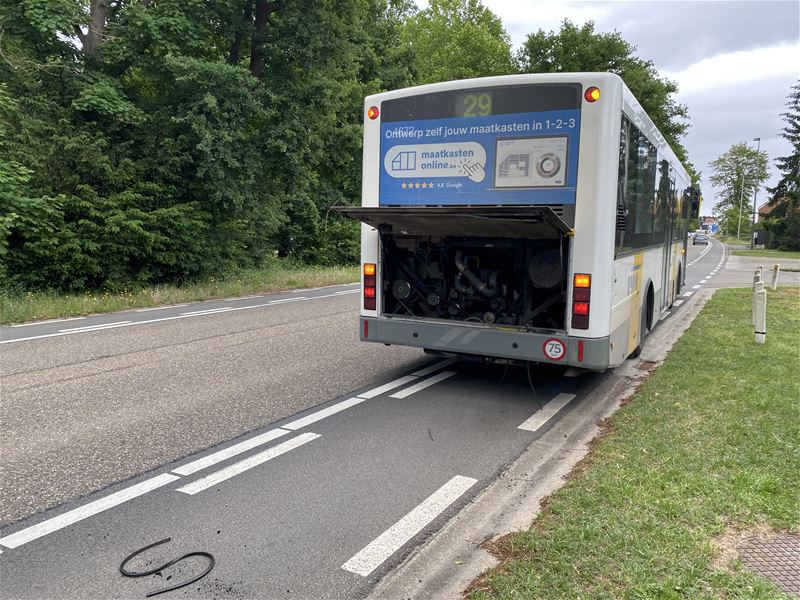 Passagiers moeten rokende bus verlaten