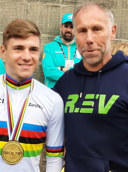 Patrick feliciteert kersvers wereldkampioen Remco