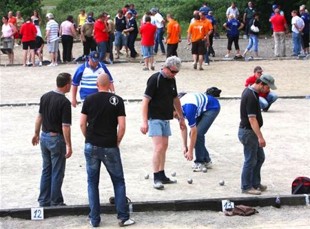 Petanquespelers kampen in Boekt