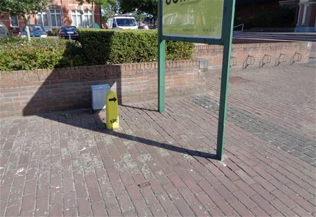 Pijltjes wijzen het spoor van de Theux