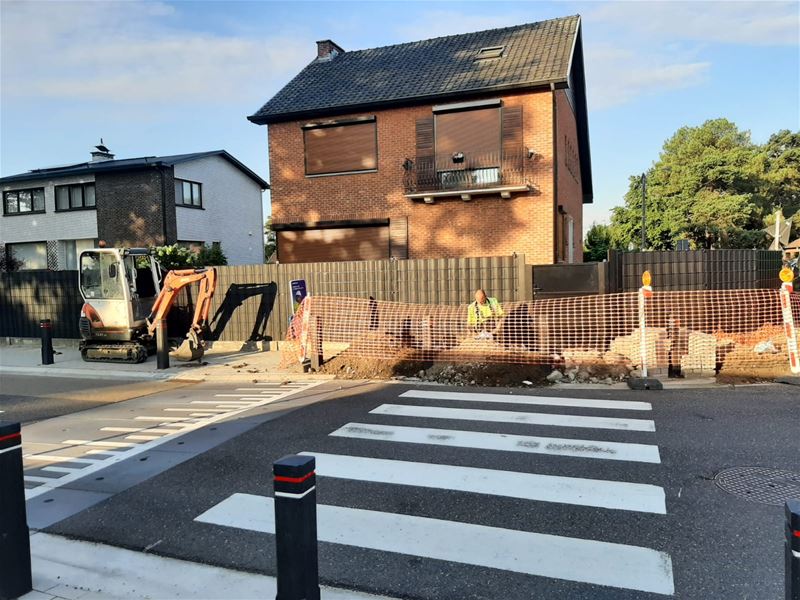 Politie beboet aannemers en legt werken stil