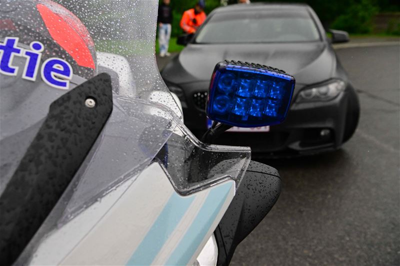 Politie slingert patserbakken op de bon