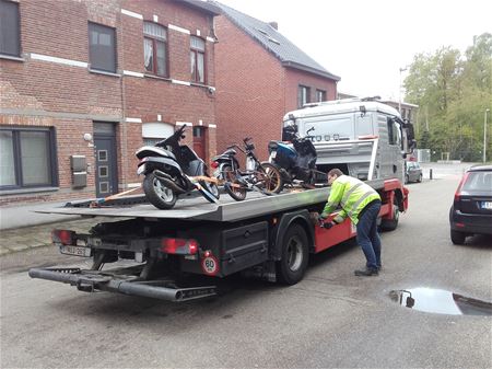 Politie neemt 3 opgefokte brommers in beslag