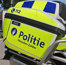 Politie rijdt bromfietser klem nabij college