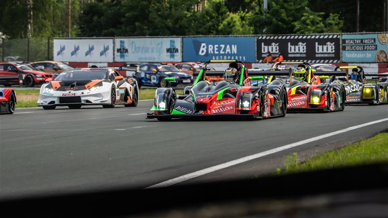 Polle Geusens wint eerste race Supercar