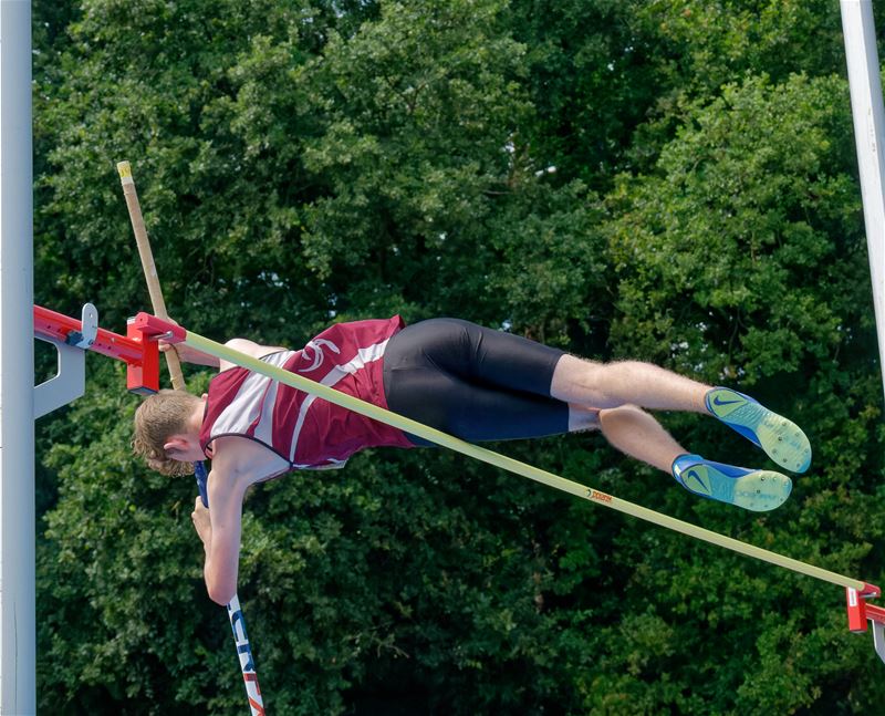Polsstokspringen op hoog niveau op De Veen