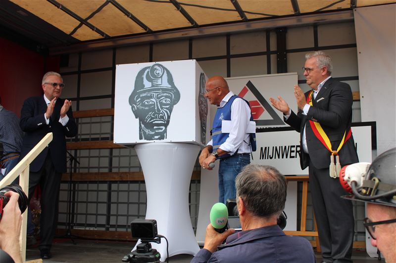 Prins steekt mijnwerkers een hart onder de riem