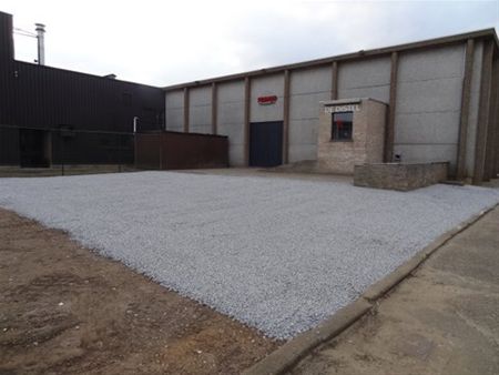 Propere patio voor jeugdhuis Distel