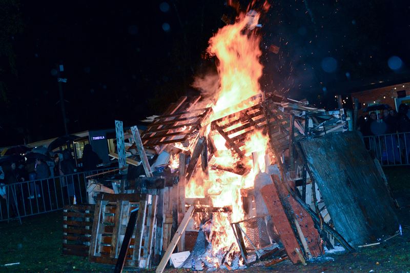 Regen verpest de gezelligheid niet op Lindeman