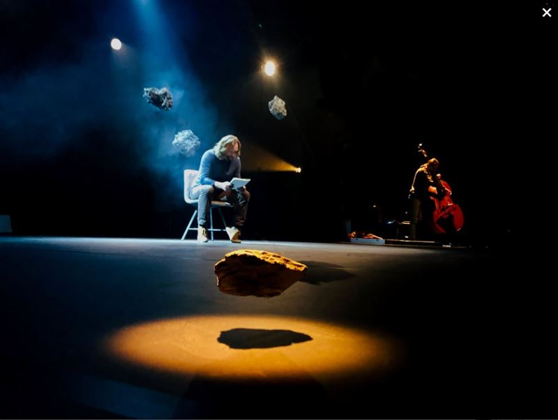 Rode Boom laat zelfs stenen zweven