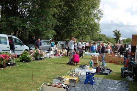 Rommelmarkt houdt stand in wisselvallig weer