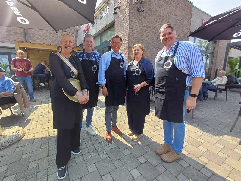 'Rondje bestuur' heft het glas in Eversel