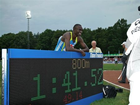 Rudisha strandt op zucht van wereldrecord