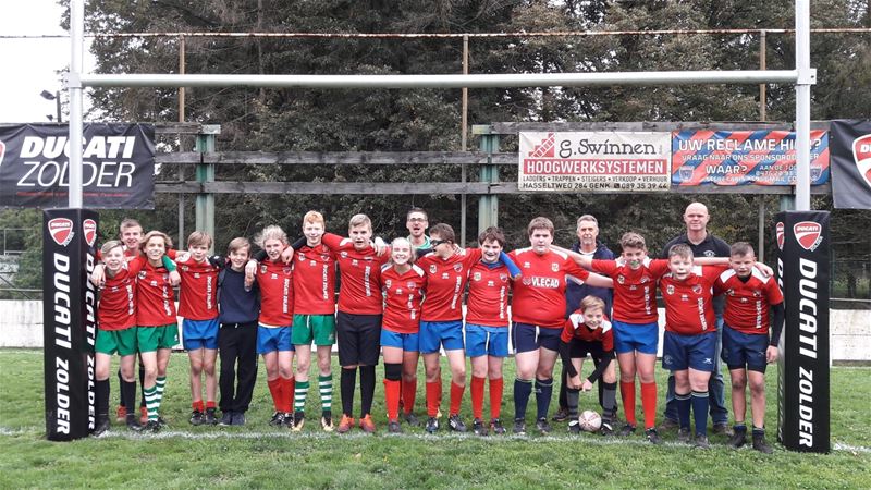 Rugbyteams bijten in het zand