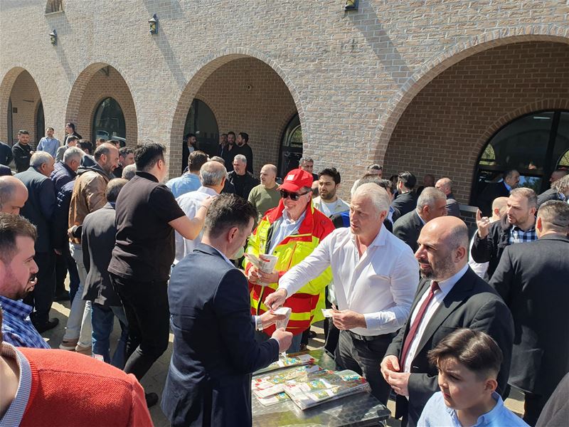 Ruim 200 Rode Kruis pleisters verkocht aan moskee