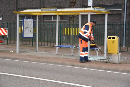 Ruit bushokje weer vernield