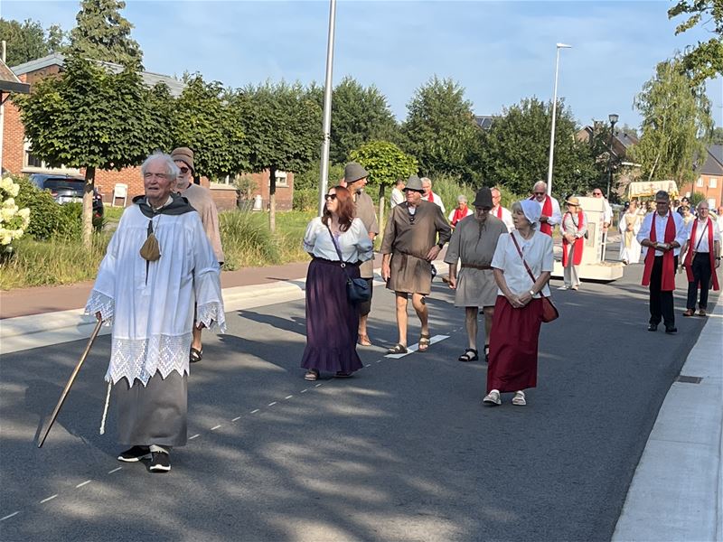Sacramentsprocessie trok uit onder stralende zon