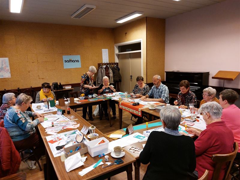 Samana Eversel knutselde wenskaarten