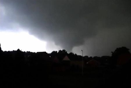 Schade is veroorzaakt door mini-tornado