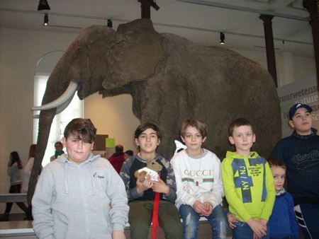 Schilderswijk bezocht Dino's en treinen