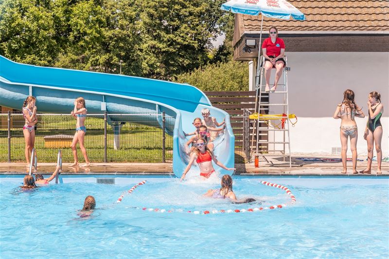 Schoolkinderen genieten met volle teugen