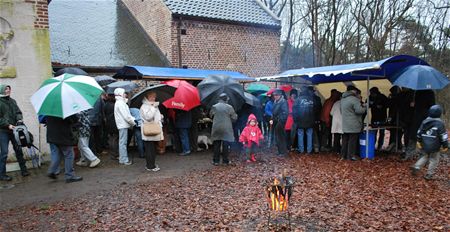 Schuilen tijdens de winterborrelwandeling