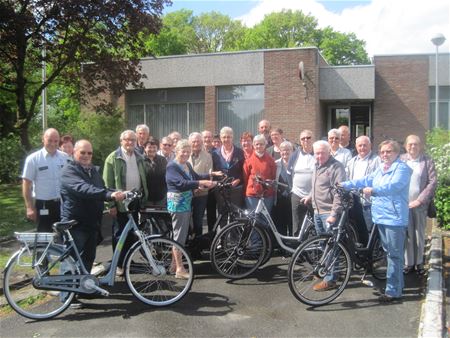 Senioren leren alles over elektrische fietsen