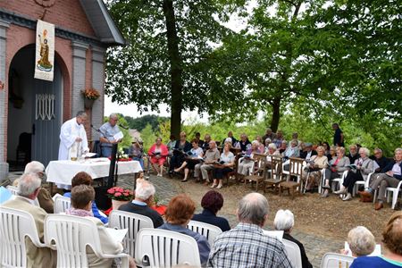 Sfeervolle eucharistie aan de Sint-Janskapel