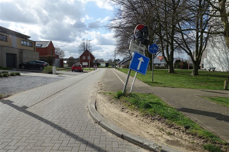 Signalisatie in Reitveld beschadigd