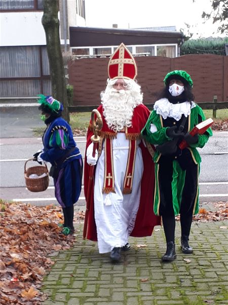 Sint bezocht de school in Viversel