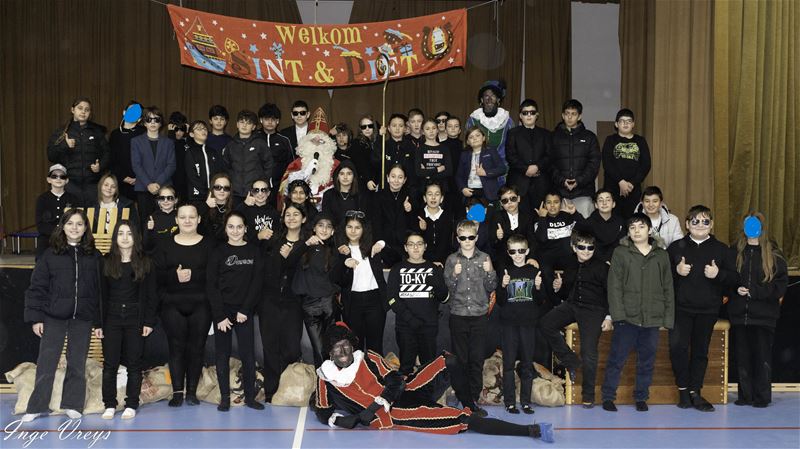 Sint getrakteerd op liedje en dansje in De Brug