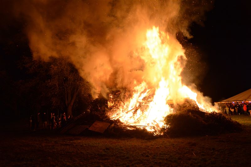 Sint-Maartensvuur laait hoog op in Boekt