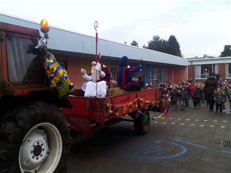 Sint opgepikt door tractor