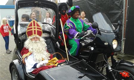 Sint zit in de zijspan