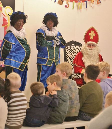 Sinterklaas en gevolg bezochten de Blauwe Wijk