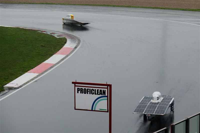 Solar Team Twente wint voor Leuvense zonnewagen