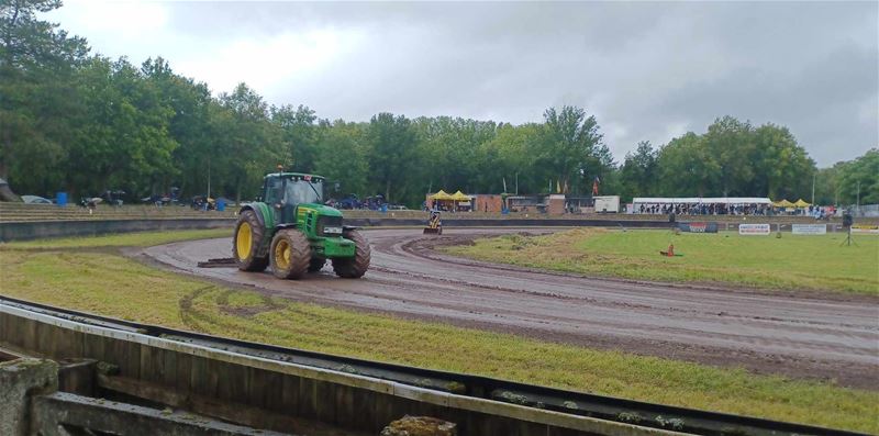 Speedway onderbroken door regen en zware crash