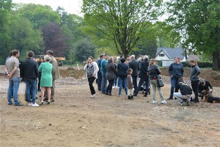 Speeltuin-sympathisanten verzamelen bij Statie